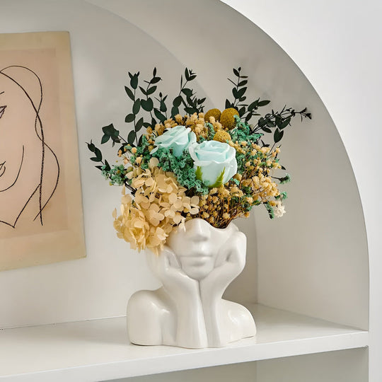 FloralFace – Artistieke Keramische Vaas met Menselijk Gezicht Design