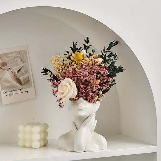 FloralFace – Artistieke Keramische Vaas met Menselijk Gezicht Design