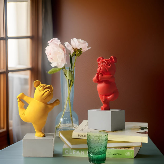 Zen Bulldog – Speelse Yoga Sculptuur voor een Uniek Interieur