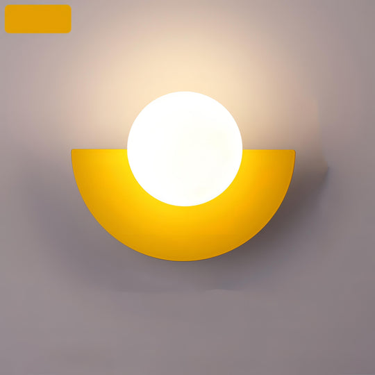 Scandinavische halfronde wandlamp