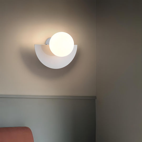 Scandinavische halfronde wandlamp