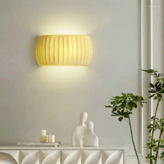 Moderne Art Deco wandlamp met geribbelde hars
